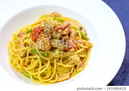 Tomato and asparagus carbonara Tomato and asparagus carbonara 141998428