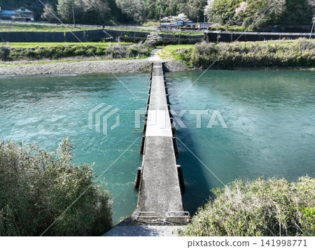 Wakai Submersible Bridge, Shimanto Town, Kochi Prefecture Wakai Submersible Bridge, Shimanto Town, Kochi Prefecture 141998771