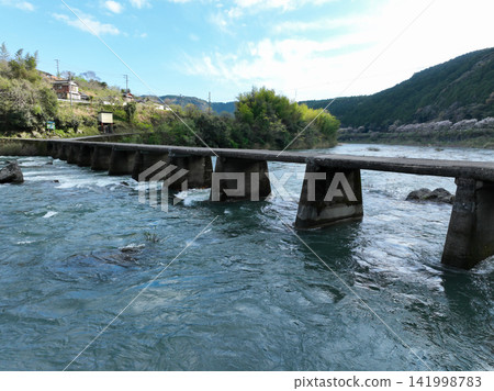 Kamiya Submersible Bridge, Shimanto Town, Kochi Prefecture Kamiya Submersible Bridge, Shimanto Town, Kochi Prefecture 141998783
