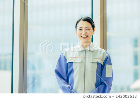 資深女性清潔工 資深女性清潔工 142002618