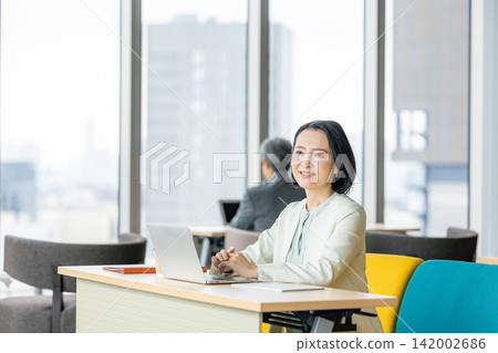 Senior women working in offices Senior women working in offices 142002686