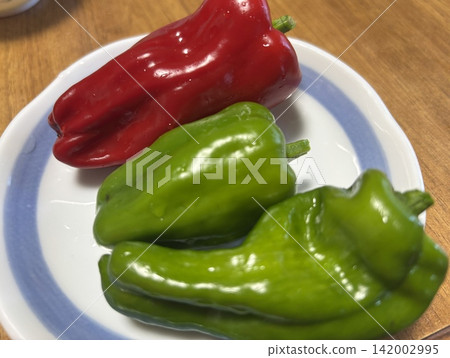 Homemade bell peppers with a homey and simple flavor 142002995