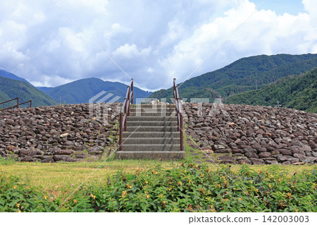 Nagano Prefecture Historic Site: Harizuka Tumulus Nagano Prefecture Historic Site: Harizuka Tumulus 142003003