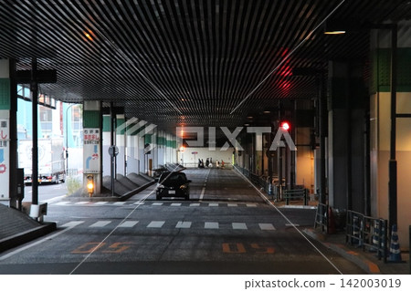 Under the elevated railway tracks of Edodori, Tokyo Under the elevated railway tracks of Edodori, Tokyo 142003019