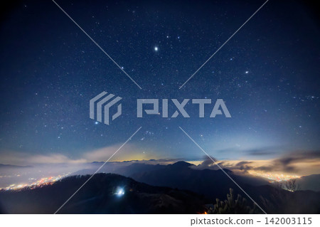 Winter constellations setting behind the Southern Alps as seen from Mitsutoge 142003115