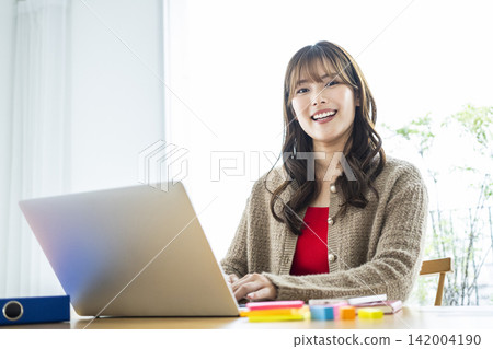 Young Woman Telework Remote Work Young Woman Telework Remote Work 142004190