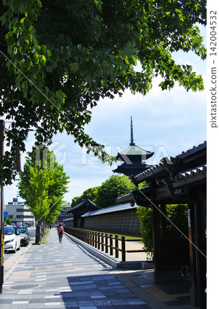 東寺是京都的旅遊景點，至今仍保留著密教佛教的傳統。 142004532