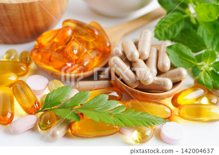 Alternative medicine herbal organic capsule with vitamin E omega 3 fish oil, mineral, drug with herbs leaf natural supplements for healthy good life. Alternative medicine herbal organic capsule with vitamin E omega 3 fish oil, mineral, drug with herbs leaf natural supplements for healthy good life. 142004637