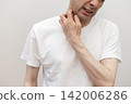 A man suffering from severe itching around his neck. 142006286