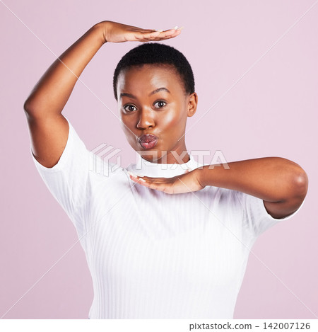 Black woman, portrait and frame hand sign with box, vogue and fun gesture in a studio. Kiss, funny and happy with modern and casual fashion with pink background and silly with minimalist fashion Black woman, portrait and frame hand sign with box, vogue and fun gesture in a studio. Kiss, funny and happy with modern and casual fashion with pink background and silly with minimalist fashion 142007126