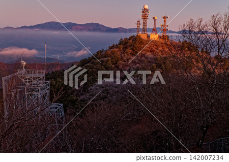 The mountain range of Okuchichibu at dawn, as seen from Mitsutoge. The mountain range of Okuchichibu at dawn, as seen from Mitsutoge. 142007234