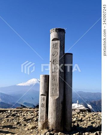 The marker post at the summit of Mt. Tōnodake and Mt. Fuji The marker post at the summit of Mt. Tōnodake and Mt. Fuji 142007243