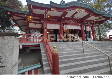 Tamagawa Asama Shrine, Denenchofu, Ota Ward, Tokyo. Dedicated to Konohanasakuya-hime. Founded during the Kamakura period. One of the Asama Shrines. The approach to the shrine is lined with numerous weirs. Tamagawa Asama Shrine, Denenchofu, Ota Ward, Tokyo. Dedicated to Konohanasakuya-hime. Founded during the Kamakura period. One of the Asama Shrines. The approach to the shrine is lined with numerous weirs. 142007433