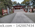 Tamagawa Asama Shrine, Denenchofu, Ota Ward, Tokyo. Dedicated to Konohanasakuya-hime. Founded during the Kamakura period. One of the Asama Shrines. The approach to the shrine is lined with numerous weirs. 142007434