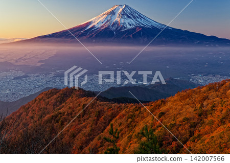 Mt. Fuji seen from Mitsubashi Mt. Fuji seen from Mitsubashi 142007566