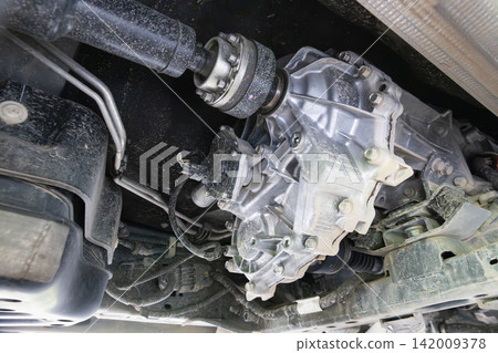 CV joint shaft and Transfer case 4WD shift motor of SUV. CV joint shaft and Transfer case 4WD shift motor of SUV. 142009378