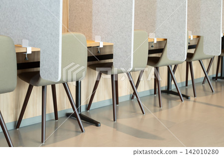 Desk spaces separated by partitions, study spaces in cram schools and universities Desk spaces separated by partitions, study spaces in cram schools and universities 142010280