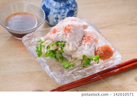 Summer dish: Cold shabu-shabu pork wrapped in grated yam and daikon sprouts. Summer dish: Cold shabu-shabu pork wrapped in grated yam and daikon sprouts. 142010571