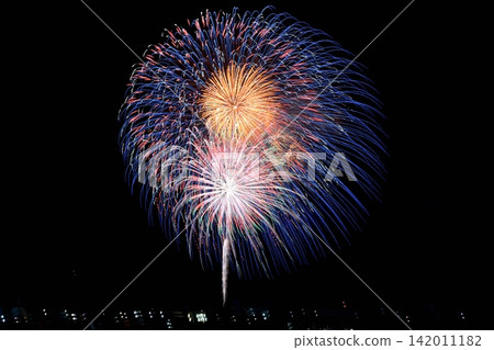夜空中的煙花 夜空中的煙花 142011182
