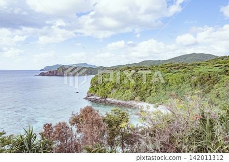 View of Aka Island from a hilltop in the Kerama Islands (near Hizushi Beach) View of Aka Island from a hilltop in the Kerama Islands (near Hizushi Beach) 142011312