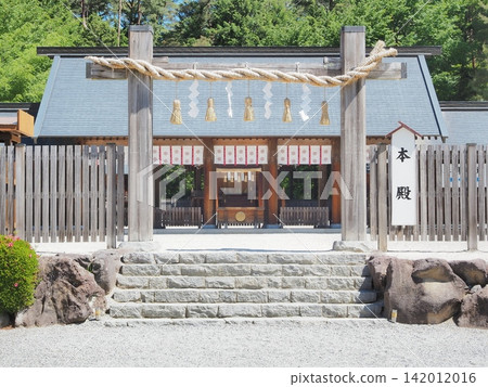 山梨縣,禊神社,參拜殿和正殿,五月 山梨縣,禊神社,參拜殿和正殿,五月 142012016