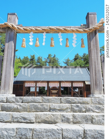 山梨縣：一座充滿莊嚴氣氛的神社，五月。 142012017