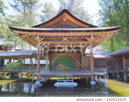 山梨縣,禊神社,能劇場和聖池,五月 山梨縣,禊神社,能劇場和聖池,五月 142012024