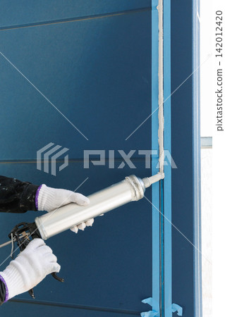 The work of filling and applying sealant (caulking) to the joints during exterior wall repair work. The work of filling and applying sealant (caulking) to the joints during exterior wall repair work. 142012420