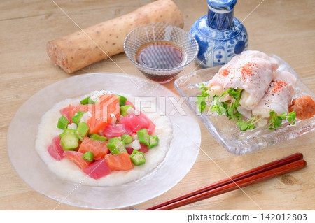 Cold dishes featuring nagaimo (Japanese yam), yam with tuna or salmon, and thinly sliced yam wrapped around cold shabu-shabu meat. 142012803