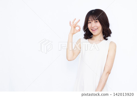 Woman signing OK Woman signing OK 142013920