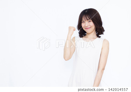 膽量姿勢的女人 142014557