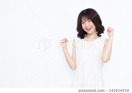 Woman in guts pose Woman in guts pose 142014559