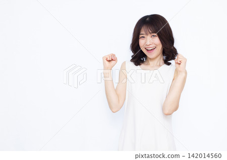 Woman in guts pose Woman in guts pose 142014560