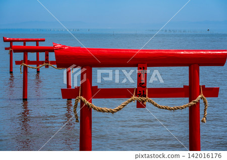 Ogyo Shrine's underwater torii gate at high tide [Tara-cho, Fujitsu-gun, Saga Prefecture] 142016176