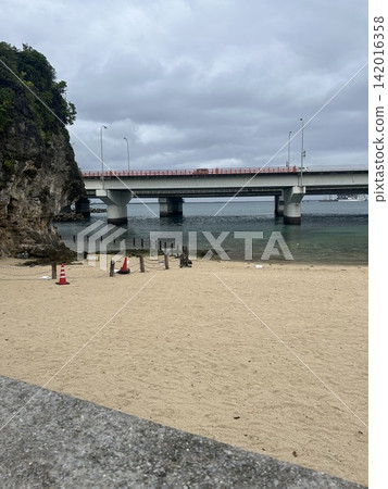 海灘上的海浪 海灘上的海浪 142016358