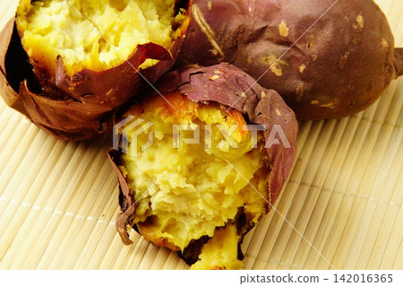 Baked sweet potato Baked sweet potato 142016365