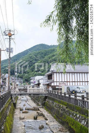 The Konyagawa Scenic Area in Takahashi City, where old townscapes remain. 142016754