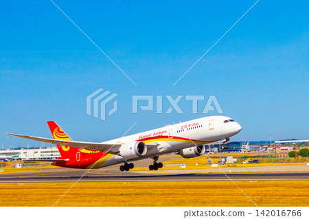 Hainan Airlines Boeing 787 9 Dreamliner taking off from Brussels Airport Hainan Airlines Boeing 787 9 Dreamliner taking off from Brussels Airport 142016766