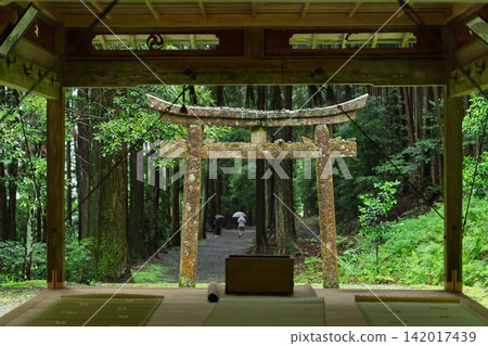 I photographed the tranquil Matsuo Shrine located in Inukano, Nishibetsuin-cho, Kameoka City, Kyoto Prefecture. I photographed the tranquil Matsuo Shrine located in Inukano, Nishibetsuin-cho, Kameoka City, Kyoto Prefecture. 142017439