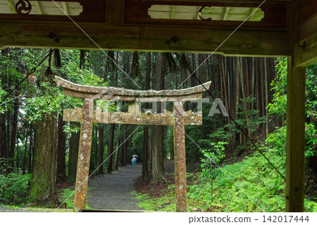 我拍攝了位於京都府龜岡市西別院町犬野的靜謐的松尾神社。 我拍攝了位於京都府龜岡市西別院町犬野的靜謐的松尾神社。 142017444