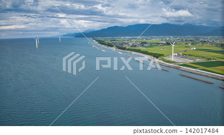 富山縣入禪町沿海的夏日景色 富山縣入禪町沿海的夏日景色 142017484
