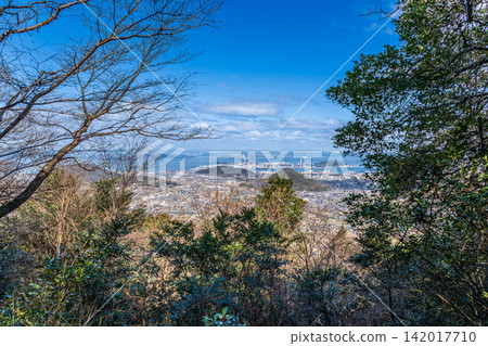 【瀨戶內海國立公園】飯之山:春季從登山道1號眺望坂出市和瀨戶大橋,香川縣丸龜市飯山町 【瀨戶內海國立公園】飯之山:春季從登山道1號眺望坂出市和瀨戶大橋,香川縣丸龜市飯山町 142017710