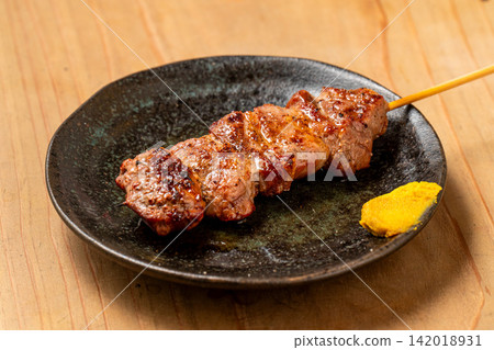 烤豬五花肉串,味道濃鬱 烤豬五花肉串,味道濃鬱 142018931