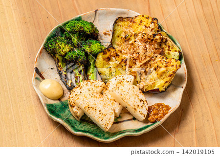 三種炭烤蔬菜,色彩繽紛 三種炭烤蔬菜,色彩繽紛 142019105