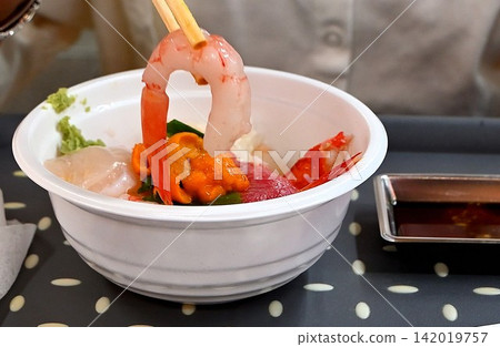 釧路的特色菜:蓋飯(一種蓋飯料理) 釧路的特色菜:蓋飯(一種蓋飯料理) 142019757