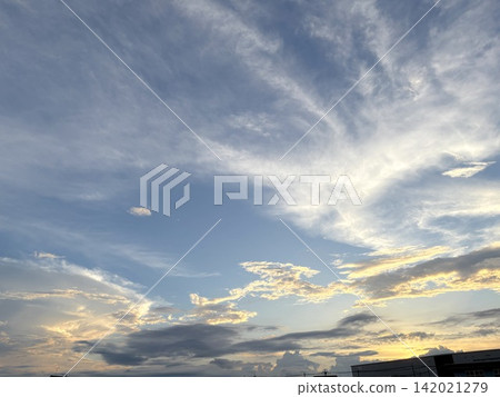 落日照亮的雲彩 落日照亮的雲彩 142021279
