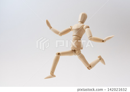 A drawing mannequin running with its arms outstretched. A drawing mannequin running with its arms outstretched. 142021632
