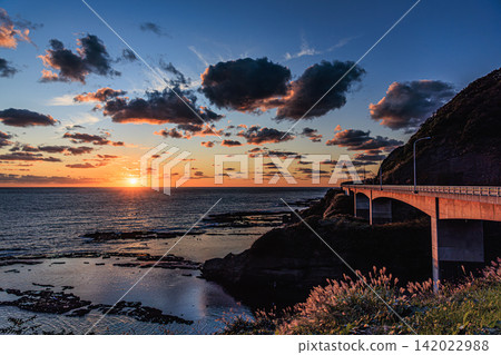 The golden sunset and the sunset road that shines on the sea, viewed from the coastline of the Shakotan Peninsula. The golden sunset and the sunset road that shines on the sea, viewed from the coastline of the Shakotan Peninsula. 142022988
