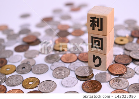 Text on yield surrounded by Japanese yen coins Text on yield surrounded by Japanese yen coins 142023080