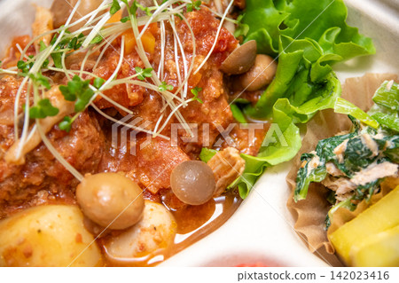美味的便當午餐,漢堡牛排(圖) 美味的便當午餐,漢堡牛排(圖) 142023416